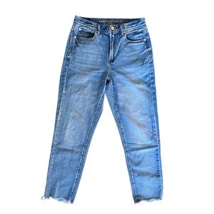 AMERICAN EAGLE MOM JEAN